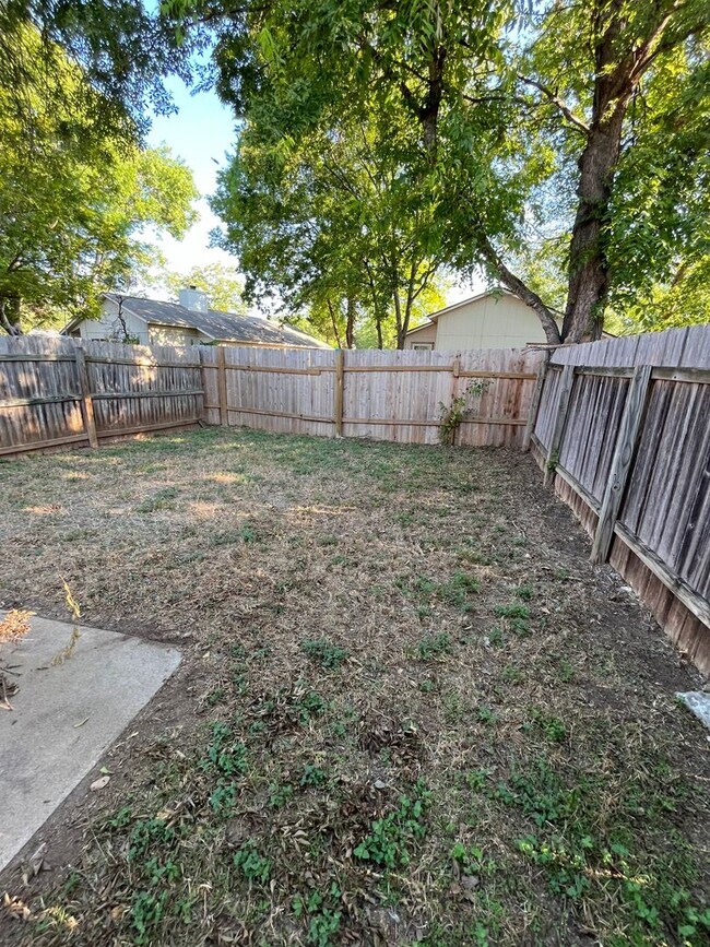 Building Photo - 2704 Aftonshire Way