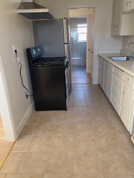 kitchen - 3143 Alma St