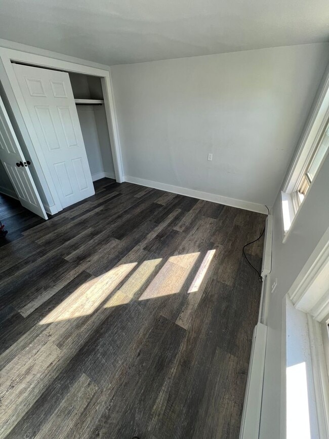 Building Photo - Completely remodeled TWO BEDROOM Twin