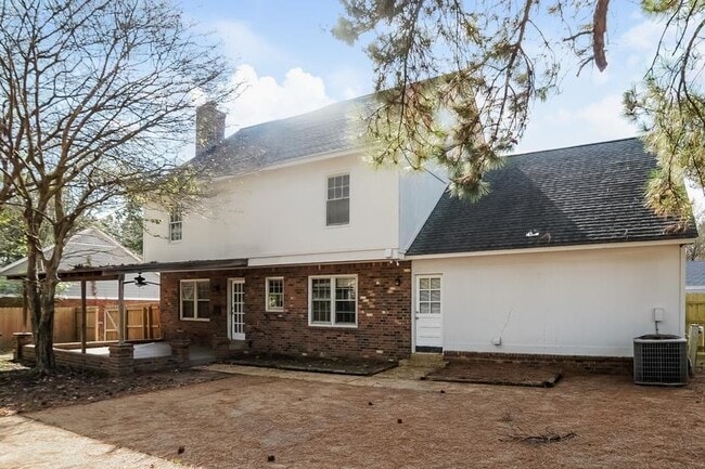Building Photo - 2834 Lanthorn Dr