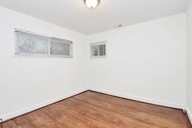 Building Photo - Charming 2BD/1BA Unit on Pecan Ave!