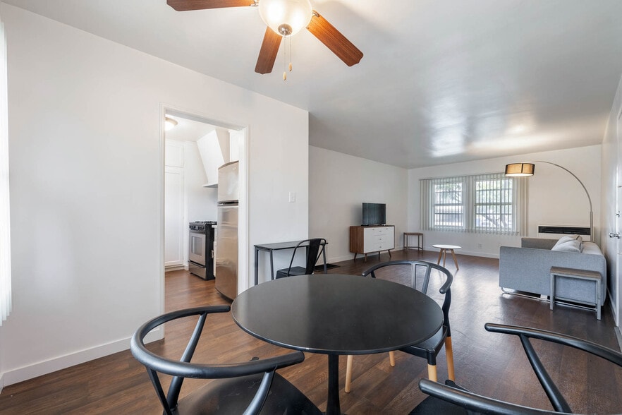 Primary Photo - 8804 Belford Ave