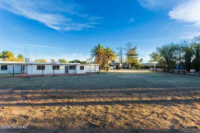 Building Photo - 1714 W Meadow Hills Dr