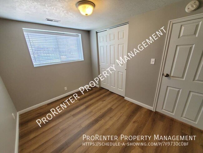 Building Photo - 865 E 350 N