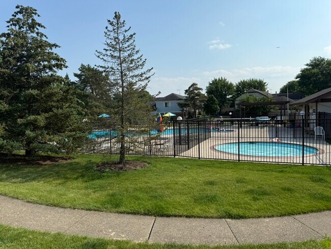 Building Photo - 324 Oak Meadow Ct