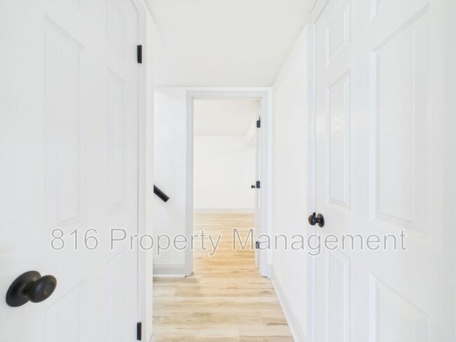 Building Photo - 1406 N Ponca Dr