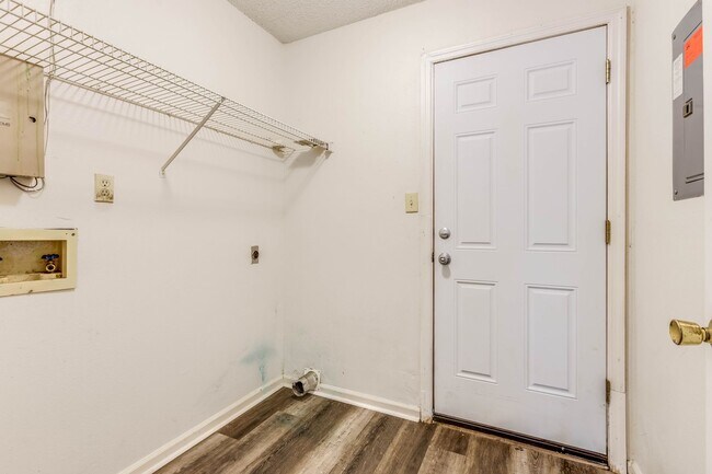 Building Photo - Upgraded 2x2 in great location AVAILABLE NOW