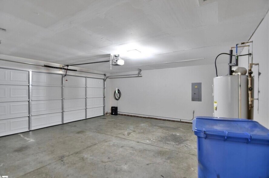 Building Photo - 27 Sweetland Ct