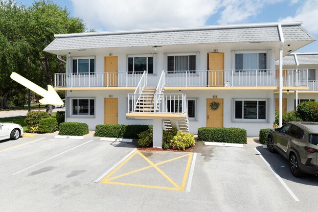Building Photo - 2920 Lake Osborne Dr