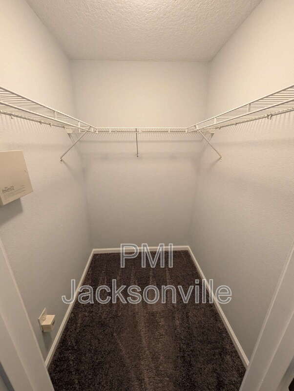 Building Photo - 1048 N Black Cherry Dr