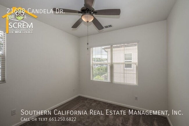 Building Photo - Updated Two Bedroom Detached Home in Gated...