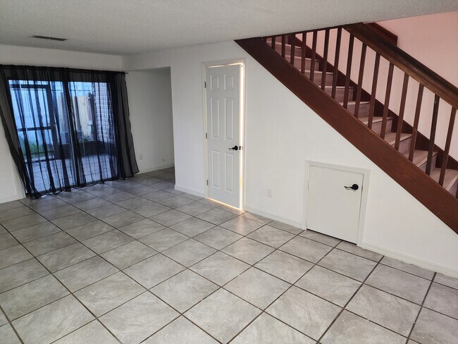 Building Photo - 3001 S Pines Dr