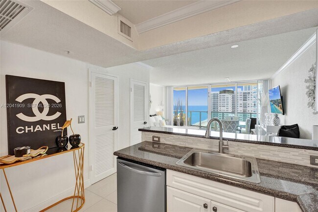 Building Photo - 2501 S Ocean Dr