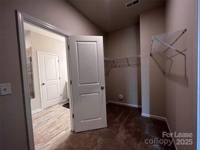 Building Photo - 108 Keats Aly