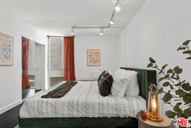 Building Photo - 1885 Veteran Ave