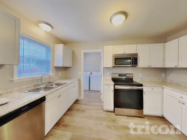 Building Photo - 112 Glengariff Ln