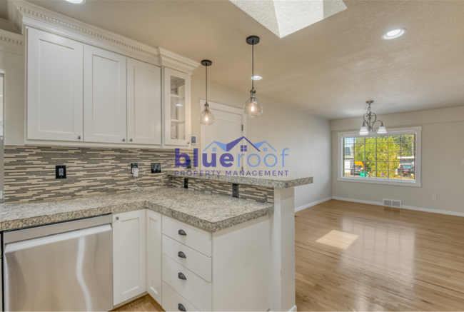 Building Photo - 10626 NE Knott St