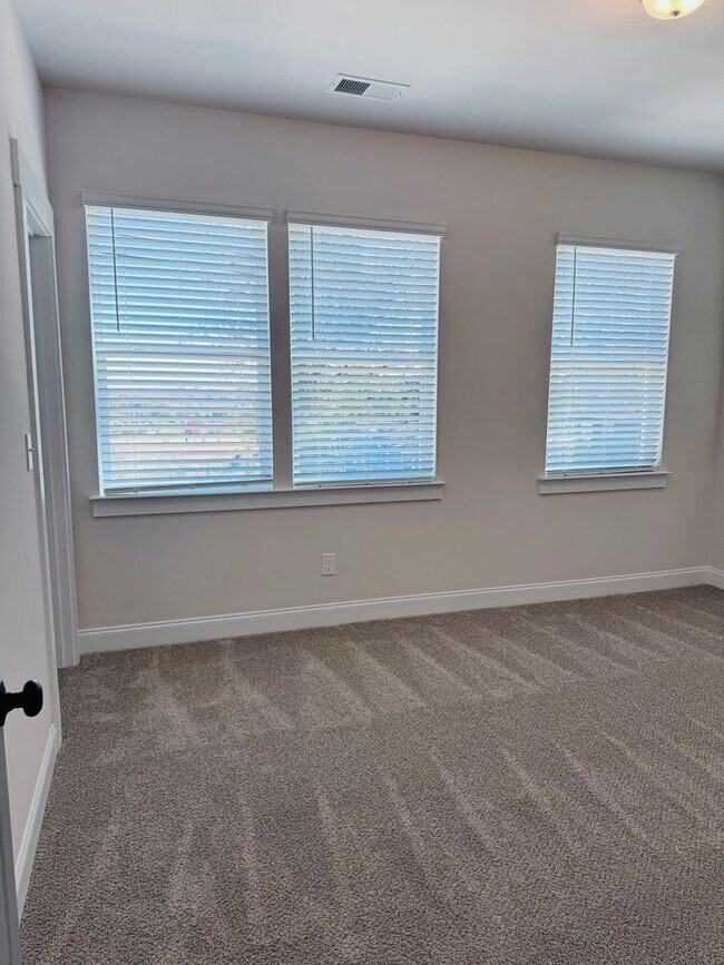 Building Photo - Savoy Floorplan