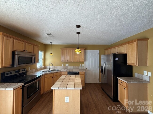 Building Photo - 7304 Ravanna Dr