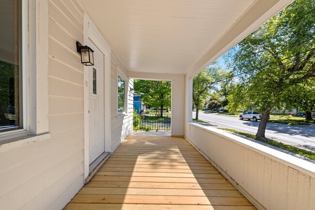 Building Photo - 749 Appleton Rd