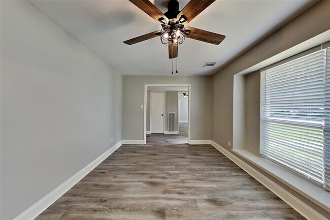Building Photo - 2043 Shadow Rock Dr
