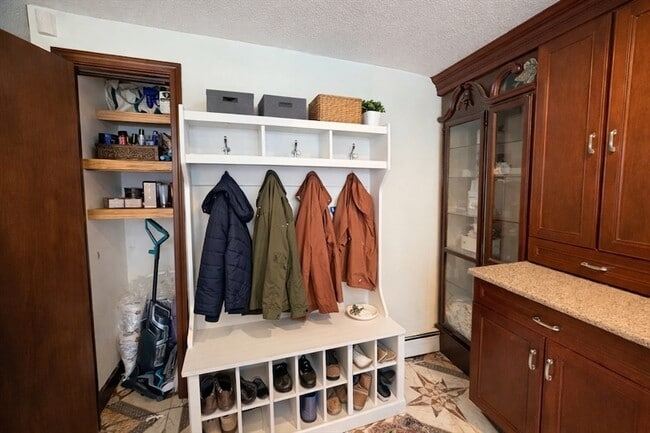 Building Photo - 183 Forest St