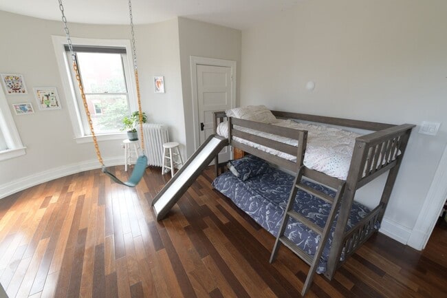 Building Photo - Charming 2BR + home office Condo in the he...