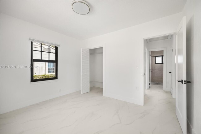 Building Photo - 3640 SW 13th St