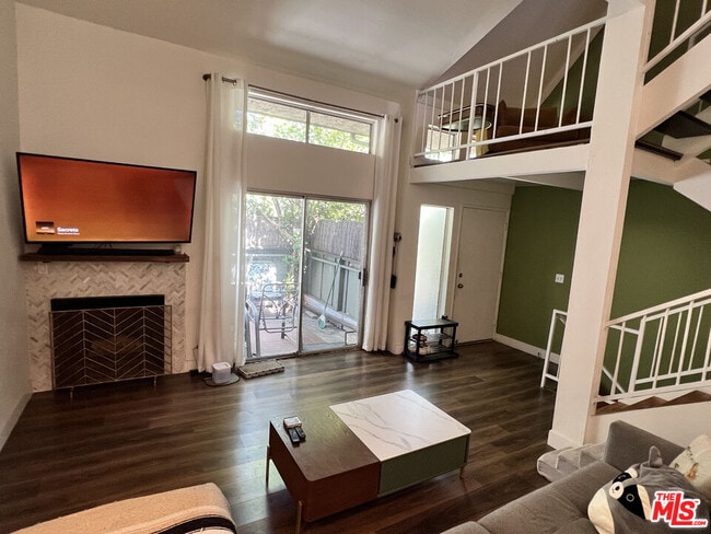 Building Photo - 13609 Valerio St