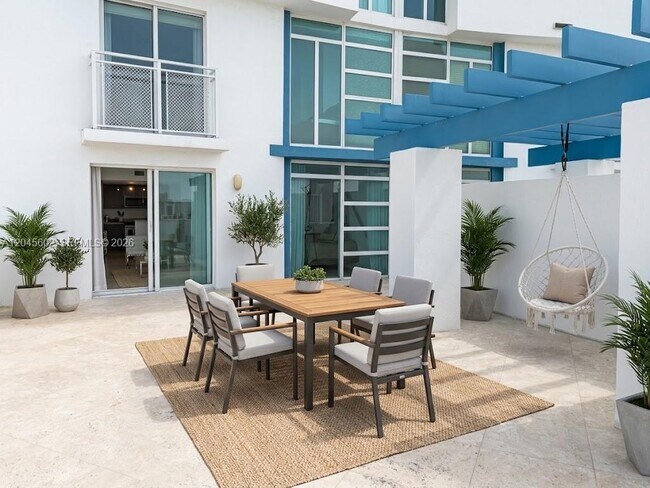 Building Photo - 7600 Collins Ave