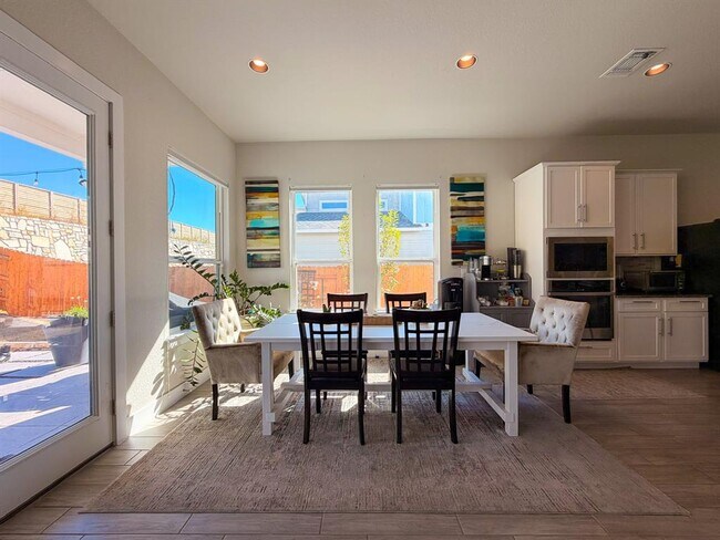 Building Photo - 11001 Charger Wy