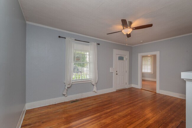 Building Photo - 2056 McDowell St