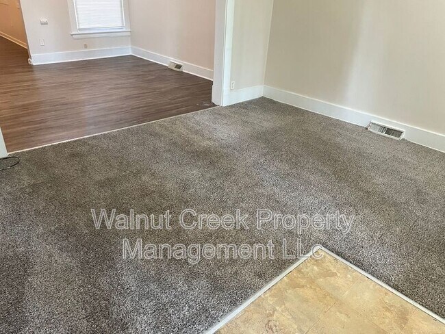 Building Photo - 2105 E 31st St