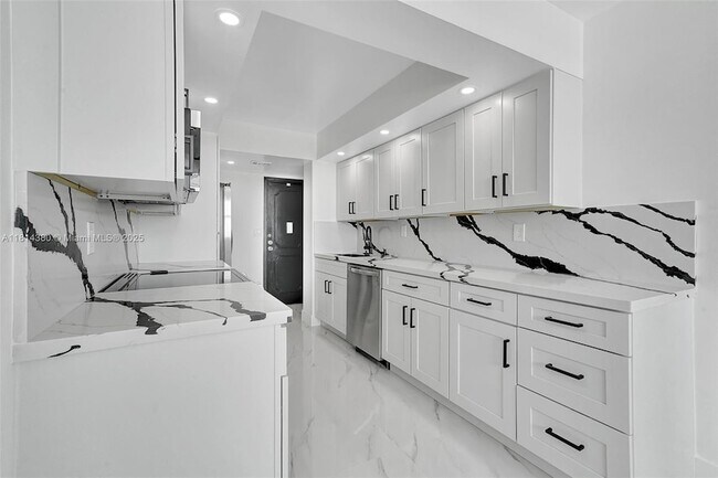 Building Photo - 100 Golden Isles Dr