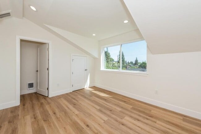 Building Photo - 1 bedroom in Seattle WA 98117