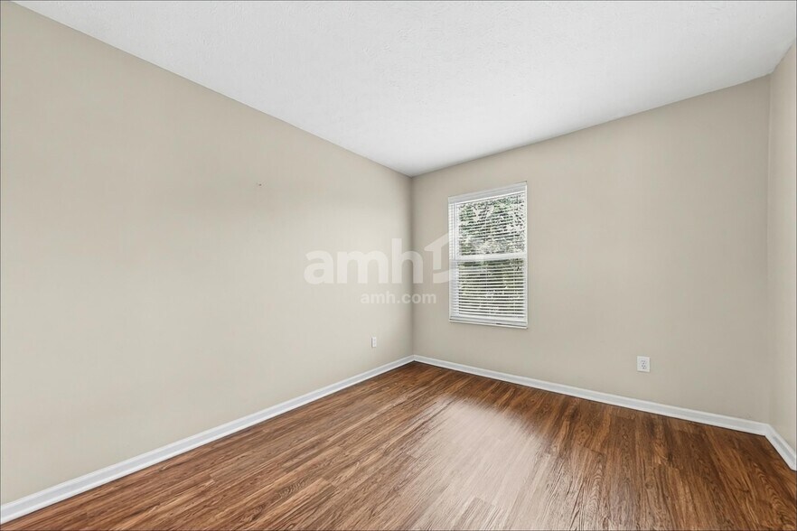 Building Photo - 220 Hartford Ct
