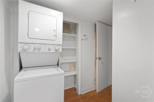Building Photo - 207 E Charlton St