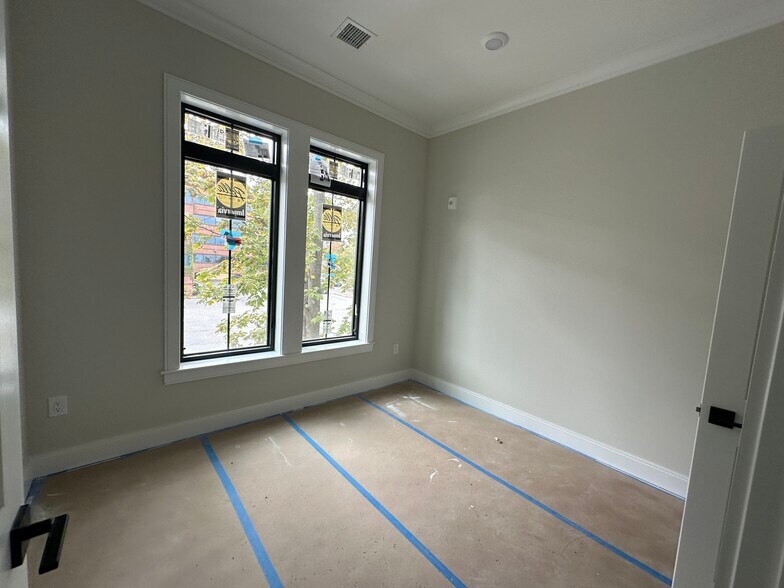 Building Photo - 159 Everett St
