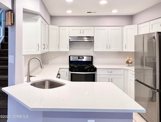 Building Photo - 163 Colony Ln