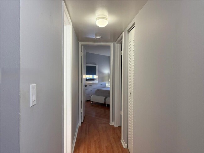 Building Photo - 9725 Fontainebleau Blvd