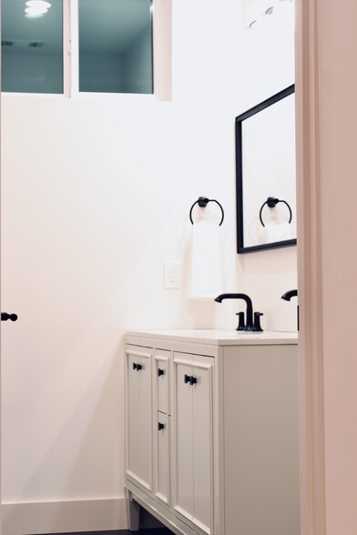 Building Photo - 12204 Hairston Cir