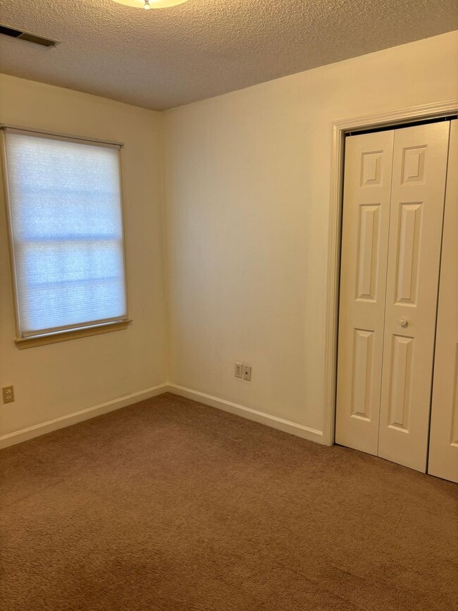 Building Photo - 1460 Crowndale Dr