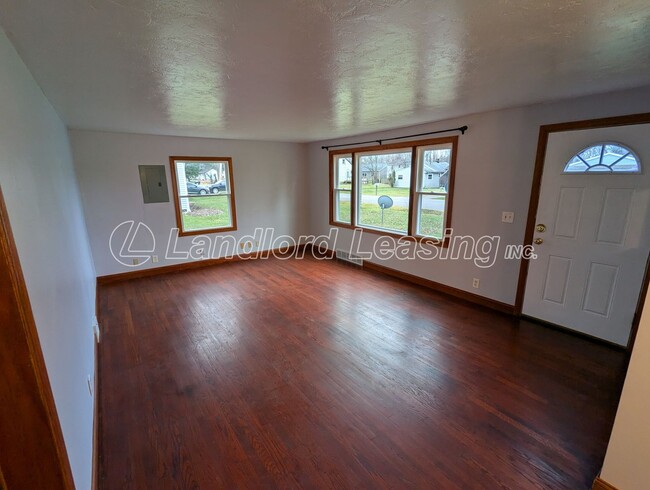 Building Photo - Updated 3-Bedroom Home with Heated Breezew...