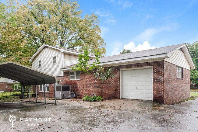 Building Photo - Charming Split-Level Home