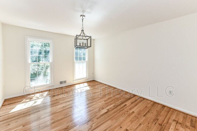 Building Photo - 5012 Sideburn Rd