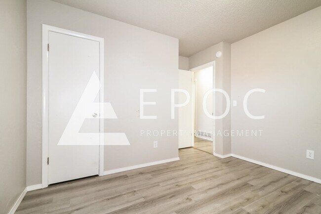 Building Photo - 409 Woodland Dr