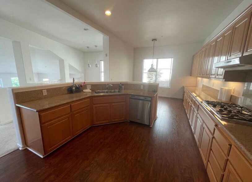 Building Photo - 672 Via Rialto