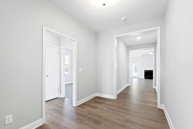 Building Photo - Bright & Spacious 3BR Home w/ 3-Car Garage...