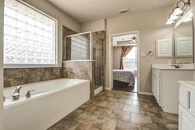 Building Photo - 17415 Memorial Blossom Dr