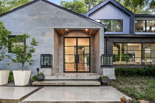 Building Photo - 4280 Shorecrest Dr